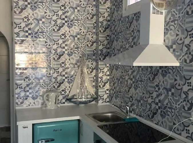 Village Island Heights 公寓