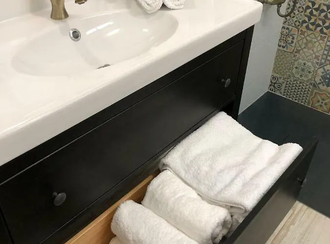 Village Island Heights * 아데제